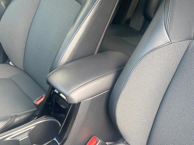 カローラクロス ハイブリッド　Ｚ　バックカメラ　衝突被害軽減システム　レーダークルーズ　禁煙車　電動リアゲート　ハーフレザーシート　パワーシート　コーナーセンサー　スマートキー　ＬＥＤヘッド　ルーフレール　ビルトインＥＴＣ（47枚目）