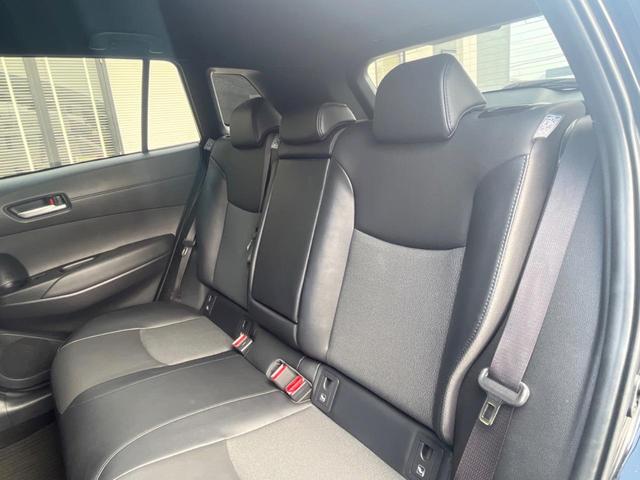 カローラクロス ハイブリッド　Ｚ　バックカメラ　衝突被害軽減システム　レーダークルーズ　禁煙車　電動リアゲート　ハーフレザーシート　パワーシート　コーナーセンサー　スマートキー　ＬＥＤヘッド　ルーフレール　ビルトインＥＴＣ（49枚目）