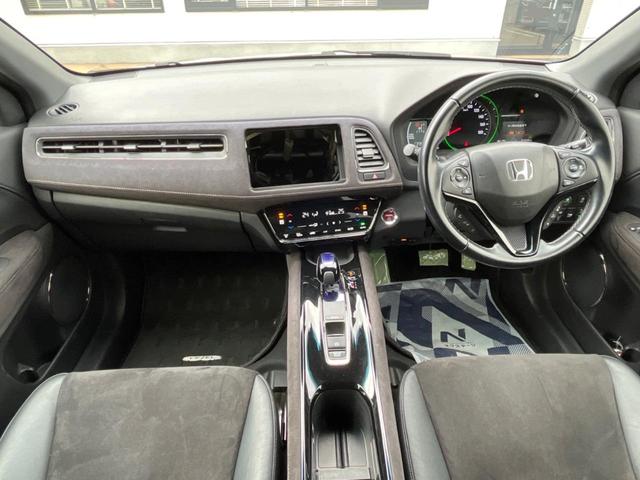 ヴェゼル ハイブリッドＲＳ・ホンダセンシング　ホンダセンシング　アダプティブクルコン　禁煙車　ハーフレザーシート　シートヒーター　スマートキー　ＬＥＤヘッド　ＥＴＣ　純正１８インチアルミ　車線逸脱警報　オートブレーキホールド　オートライト（2枚目）