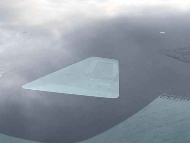 ヴェゼル ハイブリッドＲＳ・ホンダセンシング　ホンダセンシング　アダプティブクルコン　禁煙車　ハーフレザーシート　シートヒーター　スマートキー　ＬＥＤヘッド　ＥＴＣ　純正１８インチアルミ　車線逸脱警報　オートブレーキホールド　オートライト（3枚目）