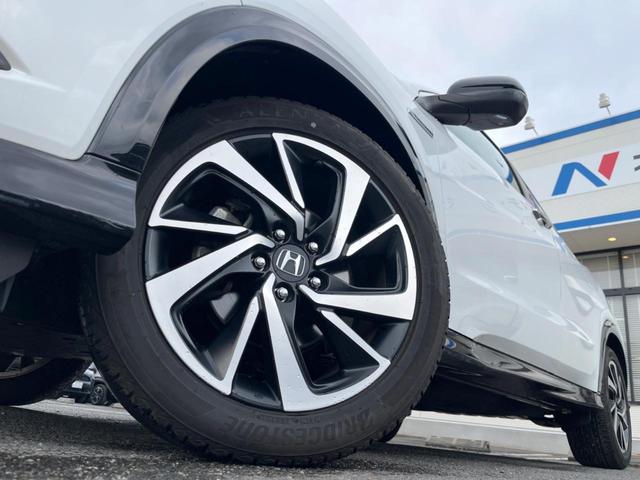 ヴェゼル ハイブリッドＲＳ・ホンダセンシング　ホンダセンシング　アダプティブクルコン　禁煙車　ハーフレザーシート　シートヒーター　スマートキー　ＬＥＤヘッド　ＥＴＣ　純正１８インチアルミ　車線逸脱警報　オートブレーキホールド　オートライト（14枚目）