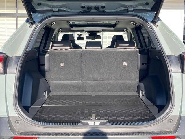 ���i�̂���������ʋ΁A���}���ɏ\���ȉ׎��X�y�[�X���m�ۂ��Ă���܂��B�Z�J���h�V�[�g��|���ƁA�傫�ȉו��̐ύڂ��\�ł���