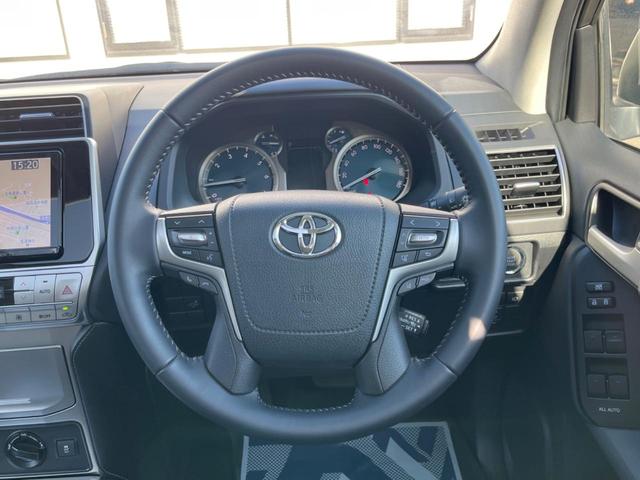 �y�����v�����X�e�A�����O�z�㎿�Ȋv���g�p���邱�ƂŁA��ɂ����������݂ƂĂ��^�]���₷���n���h���ł���