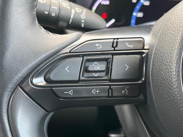 ヤリスクロス ハイブリッドＺ　全周囲カメラ　ハンズフリーパワーバックドア　ブラインドスポットモニター　ナビ機能付８型ディスプレイオーディオ　セーフティセンス　ＡＣ１００Ｖ電源　レーダークルーズ　禁煙車　パワーシート　シートヒーター（65枚目）