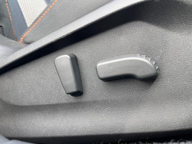 ＸＶ ２．０ｉ－Ｓ　アイサイト　４ＷＤ　純正ＳＤナビ　バックカメラ　ブラインドスポットモニター　ハイビームアシスト　アイサイトｖｅｒ３　レーダークルーズ　禁煙車　パワーシート　ドラレコ　ＬＥＤヘッド　ＥＴＣ　車線逸脱警報（9枚目）