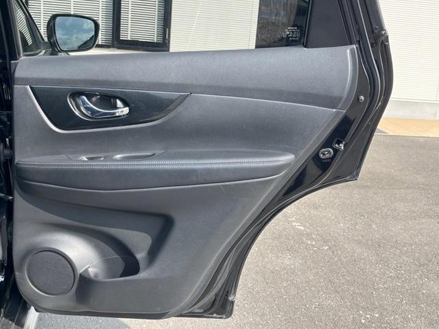 エクストレイル ２０Ｘ　ハイブリッド　エマージェンシーブレーキＰ　ＳＤナビ　バックカメラ　エマージェンシーブレーキ　禁煙車　パワーバックドア　コーナーセンサー　シートヒーター　ドラレコ　スマートキー　ＬＥＤヘッド　ルーフレール　ＥＴＣ　純正１７インチアルミ（45枚目）