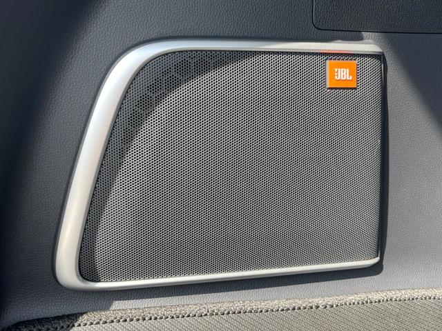 �y�p�m���~�b�N�r���[���j�^�[�z��p�̃J�����ɂ��A�ォ�猩���낵���悤�Ȏ��_�łR�U�O�x�N���}�̎��͂��m�F���邱�Ƃ��ł��܂������p�������m�F���₷���A�����ꏊ�ł̐؂�Ԃ��⒓�Ԃ��X���[�Y�ɍs���܂��B