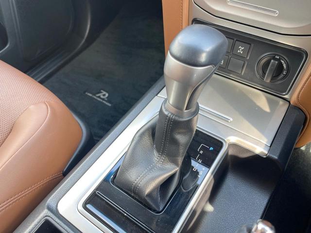 ランドクルーザープラド ＴＸ　Ｌパッケージ　７０ｔｈアニバーサリーリミテッド　ディーゼル　ＢＩＧ－Ｘ９インチナビ　バックカメラ　セーフティセンス　レーダークルコン　禁煙車　茶革シート　シートベンチレーション　パワーシート　ドラレコ　クリアランスソナー　ＬＥＤヘッド　ＥＴＣ（45枚目）