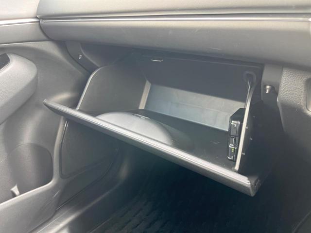 ヴェゼル ｅ：ＨＥＶ　Ｚ　純正ＳＤナビ　バックカメラ　衝突被害軽減システム　禁煙車　電動リアゲート　ドラレコ　コーナーセンサー　スマートキー　ＬＥＤヘッド　ビルトインＥＴＣ　純正１８インチアルミ　オートハイビーム（40枚目）