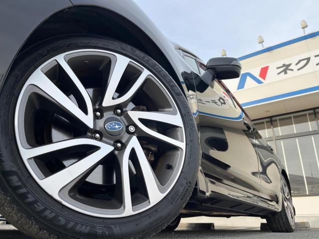 �y�����P�W�C���`�A���~�z�C�[���z�O�ςɃ}�b�`���������A���~�z�C�[���𑕒����Ă���܂��B�e��ЊO�A���~�z�C�[����A�X�^�b�h���X�^�C�����戵�����Ă���܂��B���񂲑��k����������