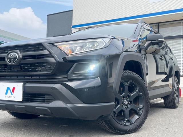 【ＬＥＤヘッドライト】悪天候や夜間走行時も良好な視界を確保し安心して運転できる高輝度ＬＥＤヘッドライトを装備！点灯速度が早く、消費電力も抑えられています。