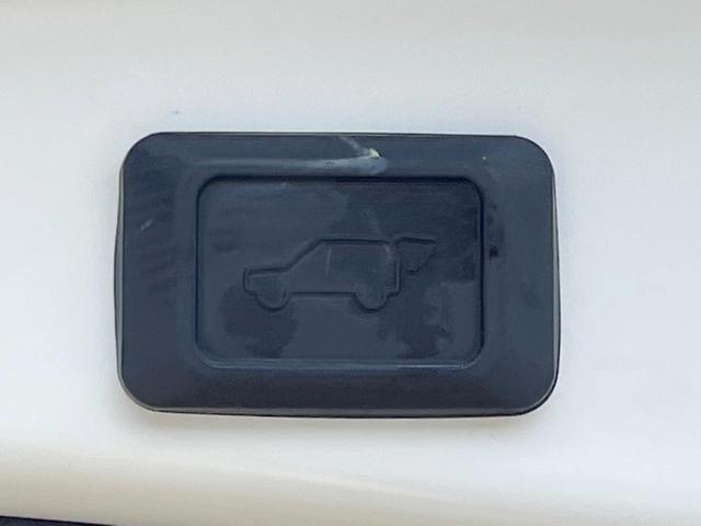 ＲＡＶ４ Ｇ　Ｚパッケージ　４ＷＤ　モデリスタフルエアロ　純正９型ＳＤナビ　バックカメラ　衝突被害軽減　レーダークルーズ　禁煙車　電動リアゲート　パワーシート　コーナーセンサー　スマートキー　ＬＥＤヘッド　ビルトインＥＴＣ（8枚目）