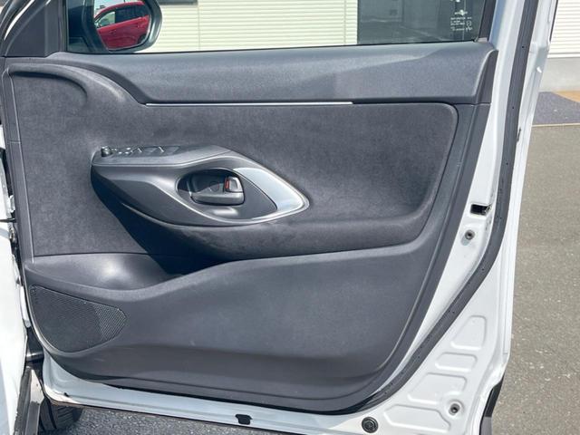 ヤリスクロス ハイブリッドＺ　全周囲カメラ　衝突被害軽減システム　レーダークルーズ　禁煙車　パワーシート　コーナーセンサー　スマートキー　ＬＥＤヘッド　ビルトインＥＴＣ　純正１８インチアルミ　オートハイビーム　車線逸脱警報（35枚目）