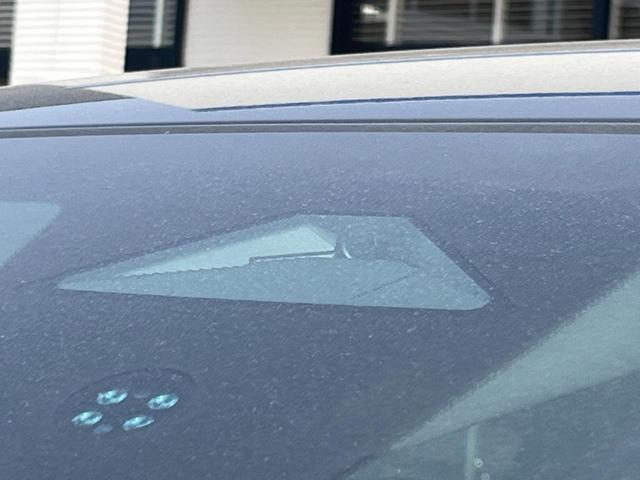 �y�z���_�Z���V���O�z���s���ɑO���̎ԗ�����F�����A�Փ˂������Ȏ��͌x��ƃu���[�L�ŏՓˉ���Ɣ�Q�y�����A�V�X�g�B�����S�Ƀh���C�u�����y���݂��������܂��B