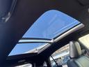 【大型サンルーフ】車内の解放感が一気に上がる大型のパノラマルーフ!季節を問わず開放的で快適なドライブをお楽しみいただけます。流通量も少なく希少価値の高い人気の装備です♪