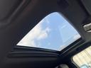 【サンルーフ】開放感たっぷりの希少装備、サンルーフが装着されています!車内に明かりを取り入れたり景色を楽しむ以外にも、車内の空気も簡単に換気できて快適です!