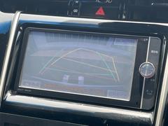 【バックカメラ】駐車時に後方がリアルタイム映像で確認できます。大型商業施設や立体駐車場での駐車時や、夜間のバック時に大活躍！運転スキルに関わらず、今や必須となった装備のひとつです！ 5