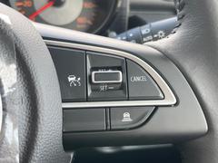 �ڥ����ץƥ��֥��롼������ȥ�����۹�®ƻϩ�Ǥ�Ĺ��Υ���Ԥ��ڤˡ�����ư��®�٤��ݤĥ��롼������ȥ����뤬�����ͷڸ������ƥ��Ϣ�Ȥ��������μ�ξ���Τ��Ƽִ֤��ݤĤ褦��®��Ĵ�ᤷ�Ƥ���ޤ����� 4