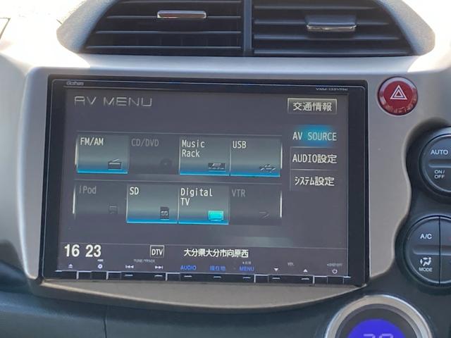 フィットハイブリッド スマートセレクション　純正９インチナビ　地デジ　バックモニター　革巻きハンドル　クルーズコントロール　レザー調シートカバー　前席シートヒーター　ＨＩＤ　ＥＴＣ（10枚目）