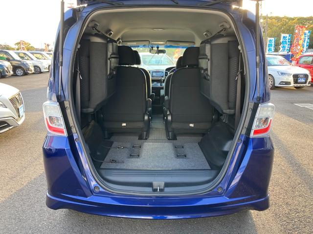 フリードハイブリッド ジャストセレクション　純正ナビ　地デジ　Ｂｌｕｅｔｏｏｔｈ　バックモニター　前後ドラレコ　両側パワースライド　クルーズコントロール　パドルシフト　６人乗り　ＨＩＤ　ＥＴＣ（7枚目）