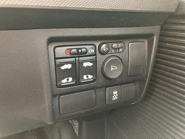 フリードハイブリッド ジャストセレクション　純正ナビ　地デジ　Ｂｌｕｅｔｏｏｔｈ　バックモニター　前後ドラレコ　両側パワースライド　クルーズコントロール　パドルシフト　６人乗り　ＨＩＤ　ＥＴＣ（17枚目）