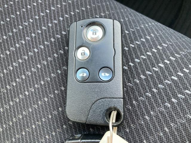 フリードハイブリッド ジャストセレクション　純正ナビ　地デジ　Ｂｌｕｅｔｏｏｔｈ　バックモニター　前後ドラレコ　両側パワースライド　クルーズコントロール　パドルシフト　６人乗り　ＨＩＤ　ＥＴＣ（24枚目）