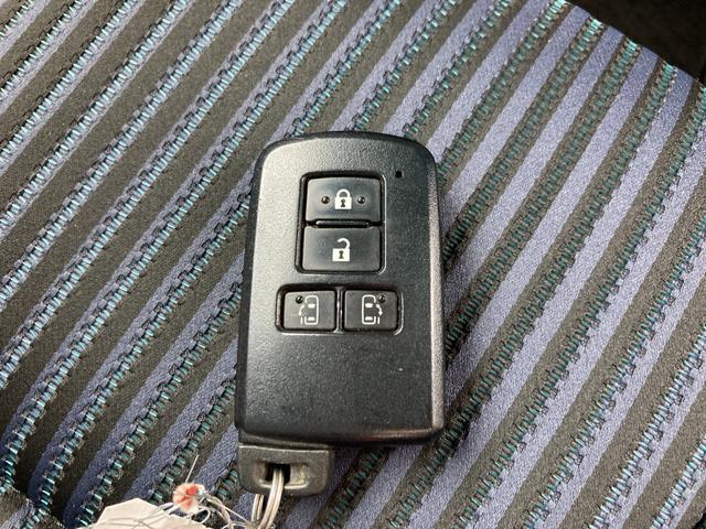 ノア Ｓｉ　フリップダウンモニター　７人乗り　純正９インチＳＤナビ　地デジ　Ｂｌｕｅｔｏｏｔｈ　バックモニター　ドラレコ　両側パワースライド　ロールサンシェード　アイドリングストップ　純正１６ＡＷ（26枚目）