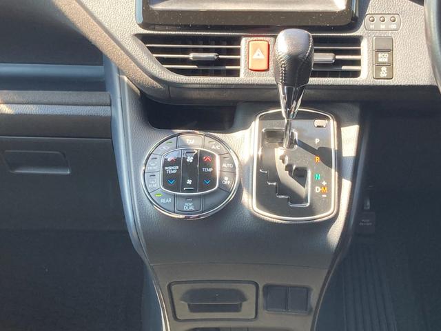 ヴォクシー Ｖ　プリクラッシュセーフティ　先行車発進告知　純正ナビ　地デジ　Ｂｌｕｅｔｏｏｔｈ　バックモニター　ドラレコ　左側パワースライド　革巻きハンドル　クルーズコントロール　ＬＥＤ　ＥＴＣ　オートハイビーム（12枚目）