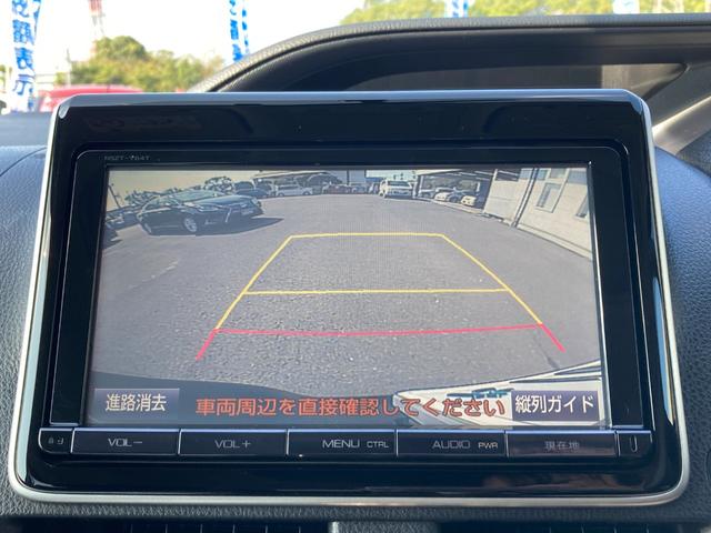 ノア Ｓｉ　Ｗサンルーフ　アルパイン１２．８インチフリップダウンモニター　２０２ブラック　７人乗り　純正９インチナビ　地デジ　Ｂｌｕｅｔｏｏｔｈ　バックモニター　両側パワースライド　ＨＩＤ　ＥＴＣ　純正１６ＡＷ（13枚目）