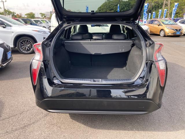 プリウス S プリクラッシュセーフティ 車線逸脱警報 ケンウッドSDナビ ワンセグ Bluetooth バックモニター ドラレコ レザー調シートカバー オートハイビーム ETC Laffite18AW(5枚目)