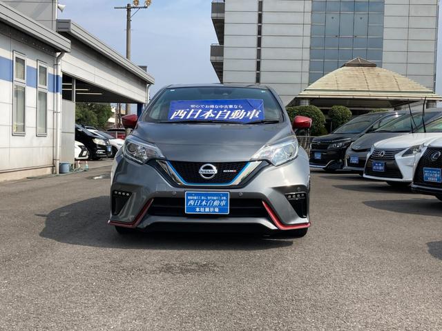 ノート ｅ－パワーニスモ　エマージェンシーブレーキ　車線逸脱警報　純正ＳＤナビ　地デジ　Ｂｌｕｅｔｏｏｔｈ　アラウンドビューモニター　革巻きハンドル　プッシュスタート　ＥＴＣ　純正１６ＡＷ（4枚目）