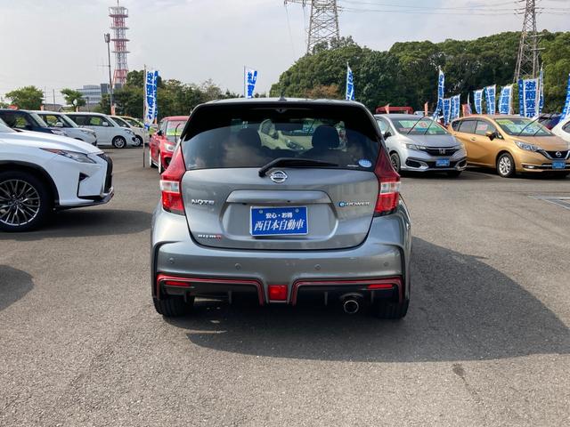 ノート ｅ－パワーニスモ　エマージェンシーブレーキ　車線逸脱警報　純正ＳＤナビ　地デジ　Ｂｌｕｅｔｏｏｔｈ　アラウンドビューモニター　革巻きハンドル　プッシュスタート　ＥＴＣ　純正１６ＡＷ（5枚目）