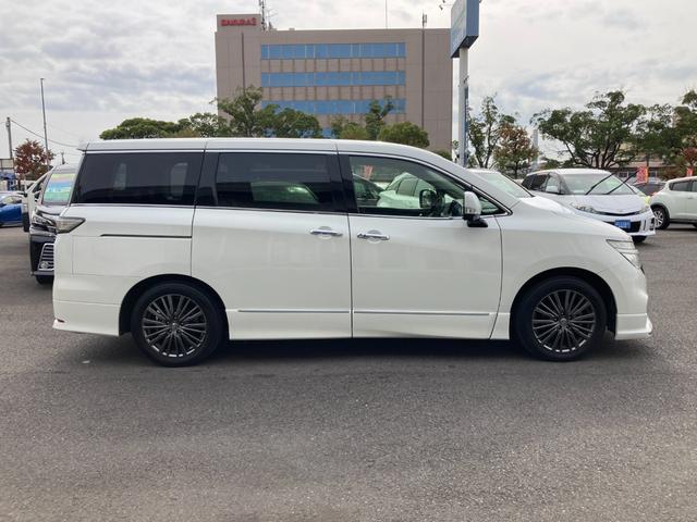 エルグランド 250ハイウェイスターアーバンクロム フリップダウンモニター 7人乗り 純正ナビ Bluetooth アラウンドビューモニター ドラレコ 両側パワースライド ハーフレザーシート クルーズコントロール パワートランク 温冷ドリンクホルダー(3枚目)