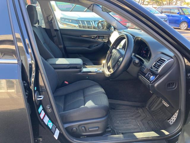 クラウンハイブリッド アスリートＳ　ブラックスタイル　純正ＨＤＤナビ　地デジ　Ｂｌｕｅｔｏｏｔｈ　バックモニター　前席シートヒーター　前席パワーシート　革巻きハンドル　クルーズコントロール　ステアリングヒーター（20枚目）