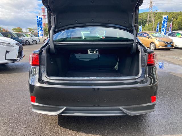 IS IS300h Fスポーツ 赤革シート 純正ナビ 地デジ Bluetooth バックモニター ドラレコ ブラインドスポットモニター 革巻きハンドル レーダークルーズコントロール 運転席シートメモリー 前席パワーシート(6枚目)