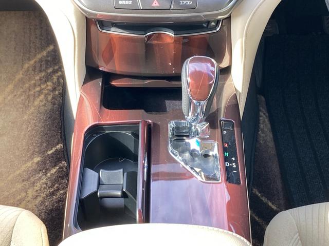 クラウン ロイヤルサルーン　純正ＨＤＤナビ　地デジ　Ｂｌｕｅｔｏｏｔｈ　バックモニター　前席パワーシート　クリアランスソナー　革巻きハンドル　クルーズコントロール　ナノイー　ＨＩＤ　フォグ　ＥＴＣ　純正１６ＡＷ（13枚目）