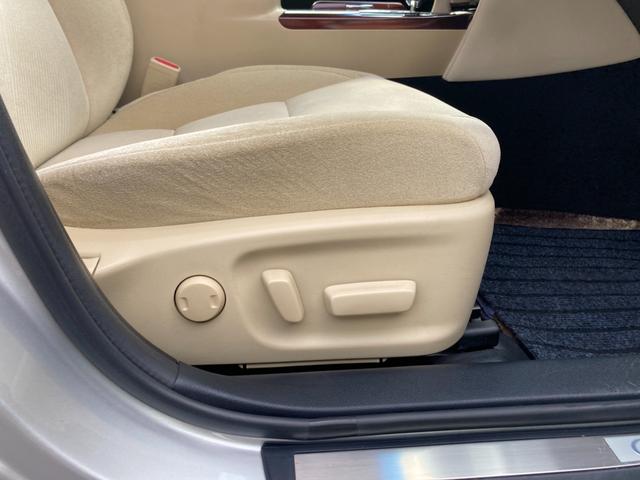 クラウン ロイヤルサルーン　純正ＨＤＤナビ　地デジ　Ｂｌｕｅｔｏｏｔｈ　バックモニター　前席パワーシート　クリアランスソナー　革巻きハンドル　クルーズコントロール　ナノイー　ＨＩＤ　フォグ　ＥＴＣ　純正１６ＡＷ（17枚目）