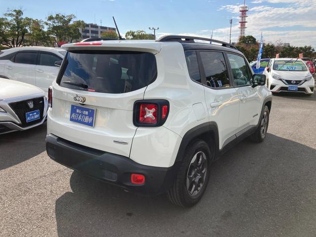 ジープ・レネゲード ロンジチュード　純正オーディオ　Ｂｌｕｅｔｏｏｔｈ　バックモニター　革巻きハンドル　クルーズコントロール　アイドリングストップ　コーナーセンサー　プッシュスタート　ヘッドライトレベライザー　ＥＴＣ　純正１６ＡＷ（2枚目）