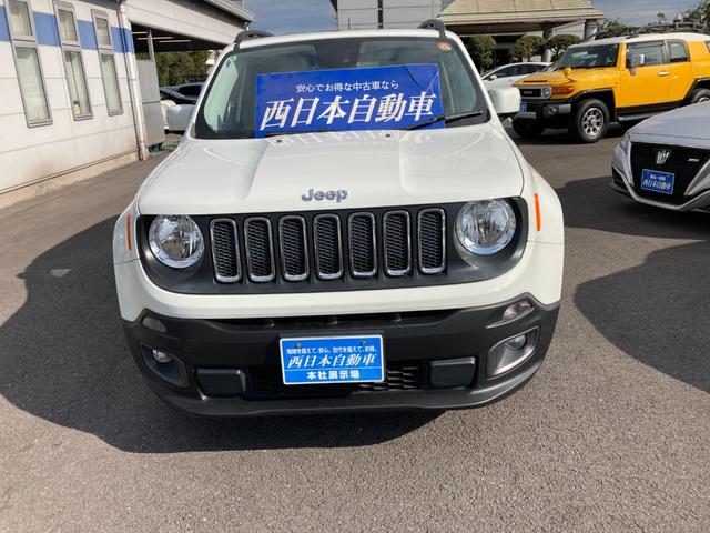 ジープ・レネゲード ロンジチュード　純正オーディオ　Ｂｌｕｅｔｏｏｔｈ　バックモニター　革巻きハンドル　クルーズコントロール　アイドリングストップ　コーナーセンサー　プッシュスタート　ヘッドライトレベライザー　ＥＴＣ　純正１６ＡＷ（4枚目）