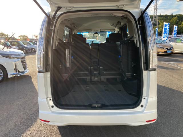 セレナ ハイウェイスター　Ｓエディション　エマージェンシーブレーキ　車線逸脱警報　イクリプスナビ　地デジ　バックモニター　左側パワースライド　クルーズコントロール　ロールサンシェード　ＬＥＤ　フォグ　ＥＴＣ　Ｈｕｍａｌｉｎｅ１６ＡＷ（7枚目）