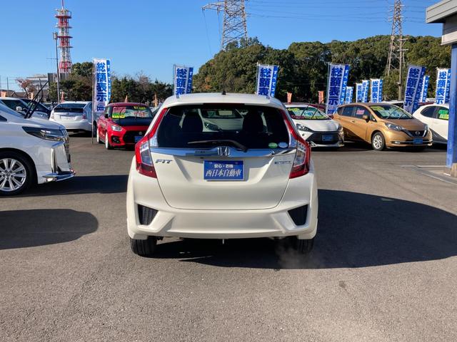 フィットハイブリッド Ｆパッケージ　純正ナビ　地デジ　Ｂｌｕｅｔｏｏｔｈ　バックモニター　オートリトラミラー　プッシュスタート　ＥＴＣ（5枚目）