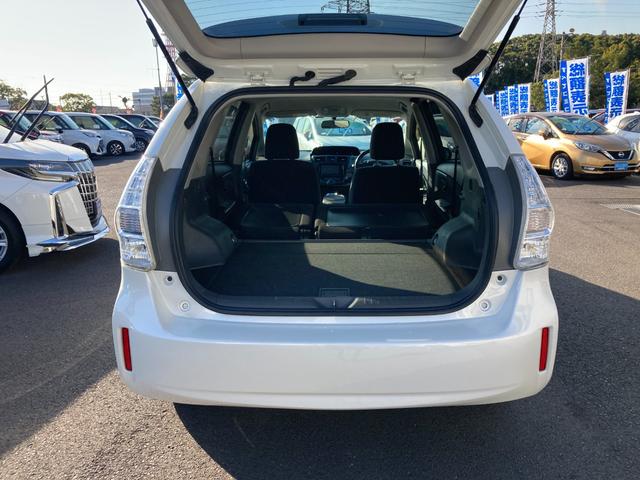 プリウスアルファ Ｓ　チューン　ブラック　ストラーダＳＤナビ　地デジ　Ｂｌｕｅｔｏｏｔｈ　バックモニター　革巻きハンドル　プッシュスタート　ＥＴＣ　純正１６ＡＷ（7枚目）