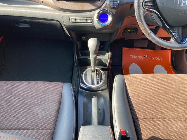 フィットシャトルハイブリッド ハイブリッド・スマートセレクション　イクリプスＳＤナビ　地デジ　Ｂｌｕｅｔｏｏｔｈ　バックモニター　革巻きハンドル　クルーズコントロール　ハーフレザーシート　ＥＴＣ　Ｍｏｄｕｒｏ１５ＡＷ（12枚目）