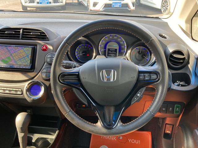 フィットシャトルハイブリッド ハイブリッド・スマートセレクション　イクリプスＳＤナビ　地デジ　Ｂｌｕｅｔｏｏｔｈ　バックモニター　革巻きハンドル　クルーズコントロール　ハーフレザーシート　ＥＴＣ　Ｍｏｄｕｒｏ１５ＡＷ（13枚目）