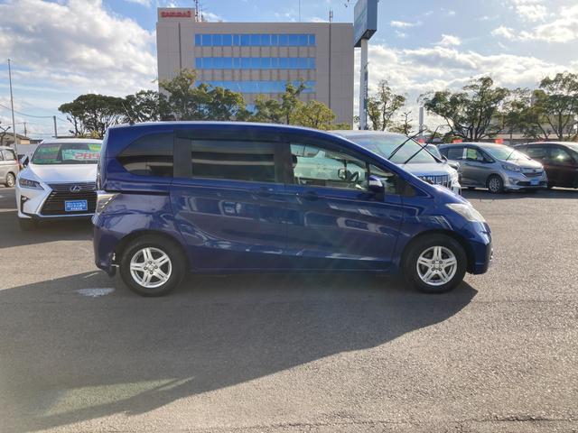 フリード Ｇ　ジャストセレクション　６人乗り　カロッツェリアＳＤナビ　地デジ　Ｂｌｕｅｔｏｏｔｈ　バックモニター　両側パワースライド　クルーズコントロール　ＨＩＤ　ＤＵＦＡＸ１４ＡＷ（3枚目）