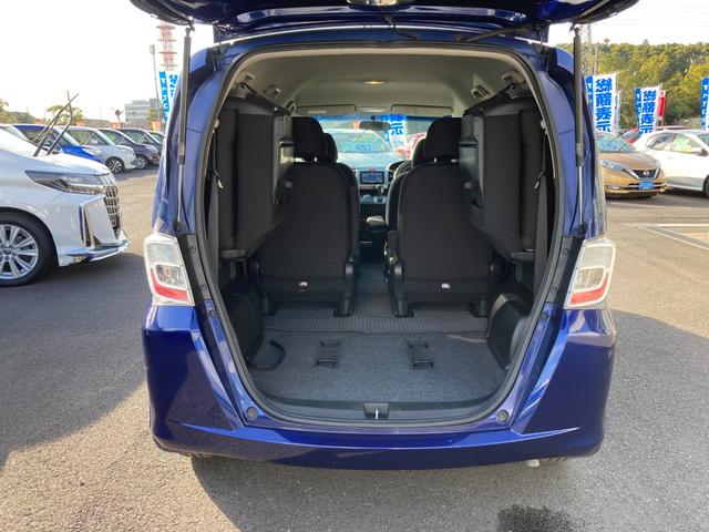 フリード Ｇ　ジャストセレクション　６人乗り　カロッツェリアＳＤナビ　地デジ　Ｂｌｕｅｔｏｏｔｈ　バックモニター　両側パワースライド　クルーズコントロール　ＨＩＤ　ＤＵＦＡＸ１４ＡＷ（7枚目）