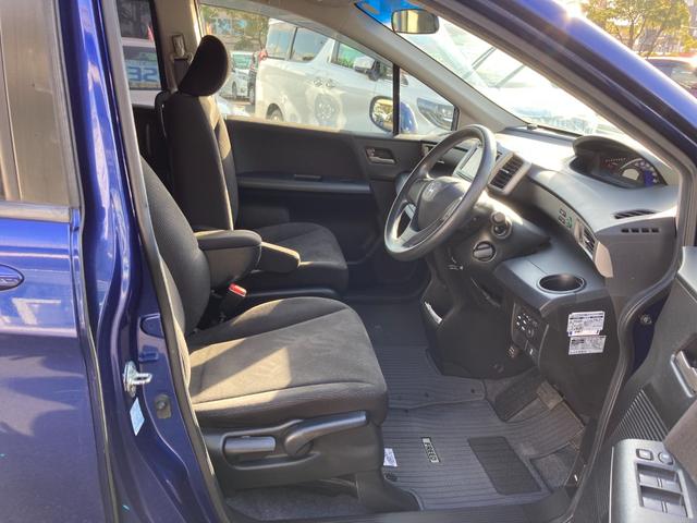 フリード Ｇ　ジャストセレクション　６人乗り　カロッツェリアＳＤナビ　地デジ　Ｂｌｕｅｔｏｏｔｈ　バックモニター　両側パワースライド　クルーズコントロール　ＨＩＤ　ＤＵＦＡＸ１４ＡＷ（16枚目）