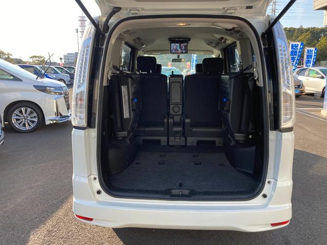 セレナ ハイウェイスター　Ｓ－ハイブリッド　純正ＳＤナビ　地デジ　Ｂｌｕｅｔｏｏｔｈ　バックモニター　革巻きハンドル　クルーズコントロール　両側パワースライド　ロールサンシェード　ヘッドライトレベライザー　ＥＴＣ　純正１６ＡＷ（7枚目）