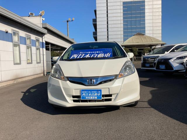 フィットハイブリッド シーズ　ファインスタイル　純正ナビ　ワンセグ　バックモニター　前席シートヒーター　革巻きハンドル　クルーズコントロール　ＨＩＤ　ＥＴＣ（4枚目）