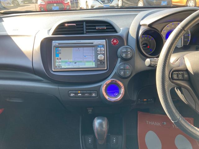 フィットハイブリッド シーズ　ファインスタイル　純正ナビ　ワンセグ　バックモニター　前席シートヒーター　革巻きハンドル　クルーズコントロール　ＨＩＤ　ＥＴＣ（9枚目）